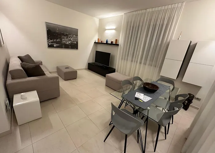 Casavale Elegante Residenza 108 Mq Max 7 Persone Piacenza